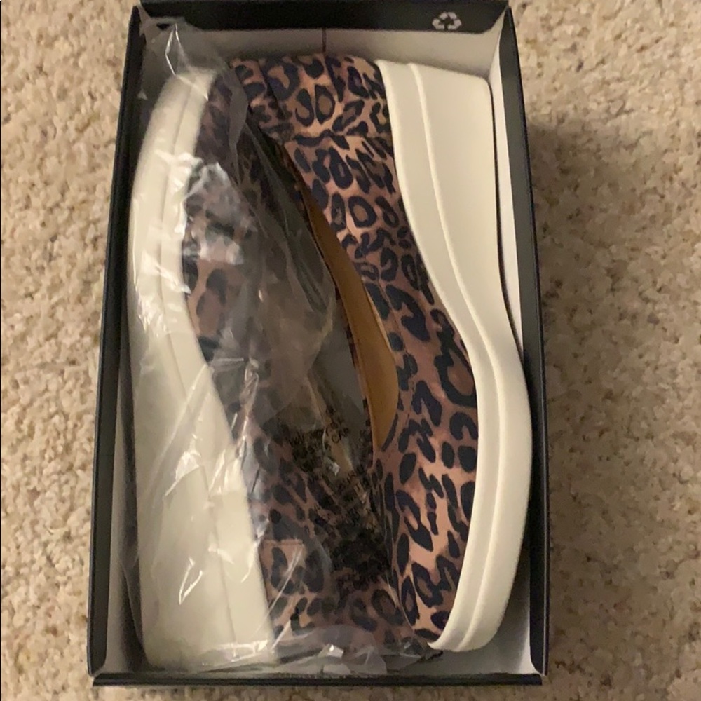 Brand new SAM SLIP ON SNEAKER